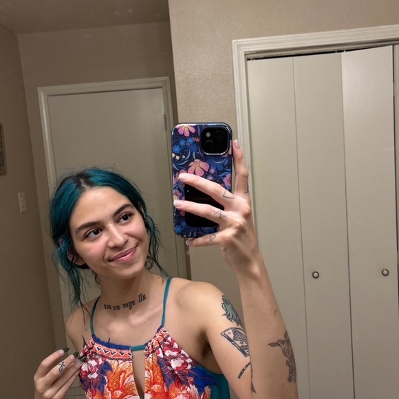 Meet your Posher, Lindsey - Picture 3 of 5